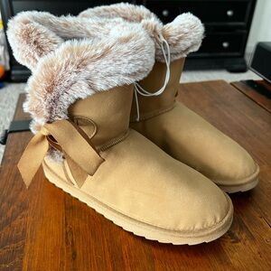 Brand new faux fur Ugg type boots for girls (Size 4)